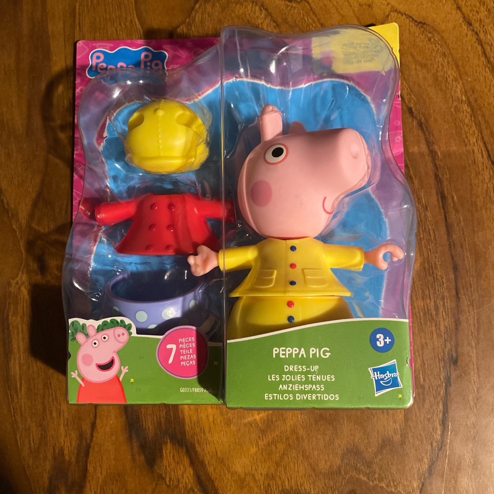 New in box Peppa Pig Dress-Up Toy Set - Yellow and Red